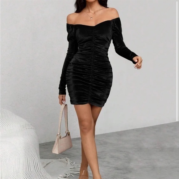 Dresses & Skirts - NWOT Long-Sleeve Off Shoulder Velvet Crinkled Mini Bodycon Dress